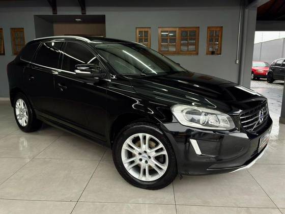 VOLVO XC60 2.0 T5 MOMENTUM GASOLINA 4P AUTOMÁTICO